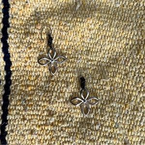 Silver and leather flower earring